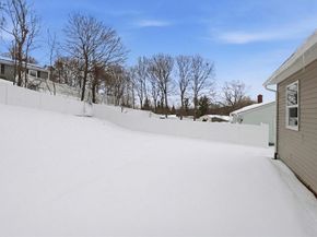 8 Sussex Ln, Worcester MA 01602