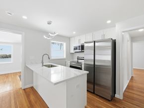 8 Sussex Ln, Worcester MA 01602