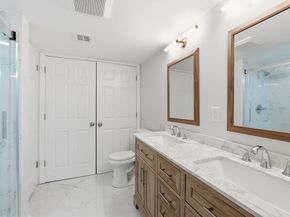 8 Sussex Ln, Worcester MA 01602