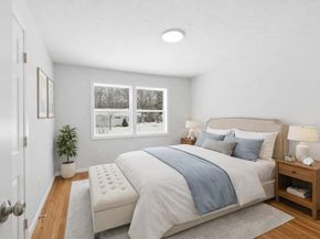 8 Sussex Ln, Worcester MA 01602