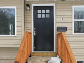 8 Sussex Ln, Worcester MA 01602