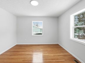 8 Sussex Ln, Worcester MA 01602