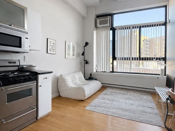 12 Stoneholm St 516, Boston MA 02115