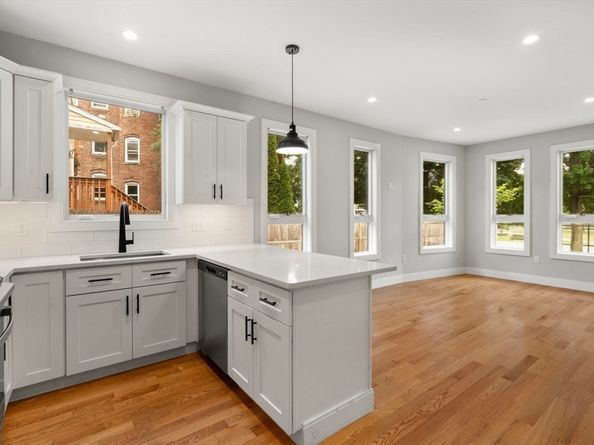 123-125 Centre St TH6, Boston MA 02124