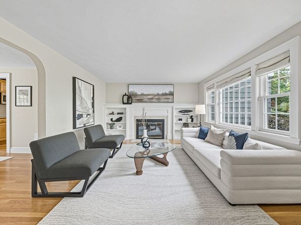 10 Preston Road, Lexington MA 02420