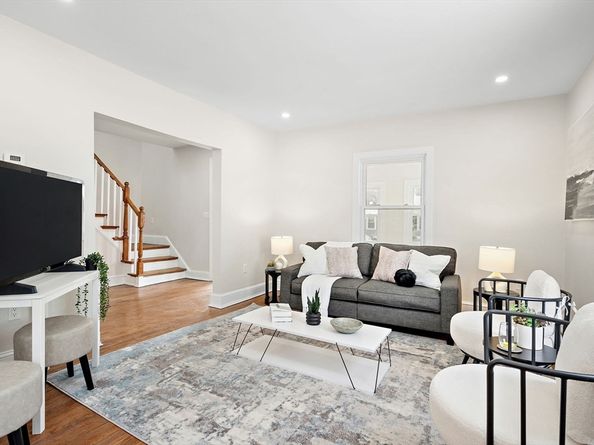 45 Como Rd, Boston MA 02136