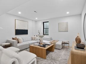 84 East Side Pkwy 84, Newton MA 02460