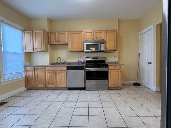 68 Elm St B, Marlborough MA 01752