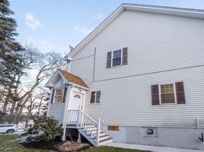 33 Lakeside Dr, Shrewsbury MA 01545