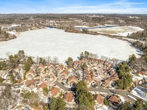 47 Pointe Rok Dr 47, Worcester MA 01604