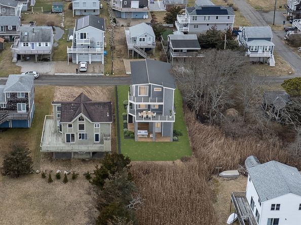 8 Channel St, Mattapoisett MA 02739