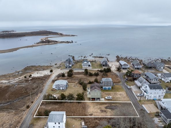 8 Channel St, Mattapoisett MA 02739