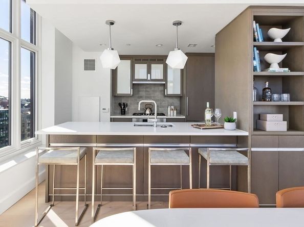 100 Lovejoy Wharf PH1A, Boston MA 02114
