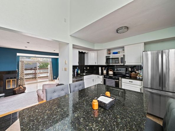 121 Tall Oaks Dr B, Weymouth MA 02190