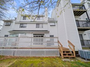 121 Tall Oaks Dr B, Weymouth MA 02190