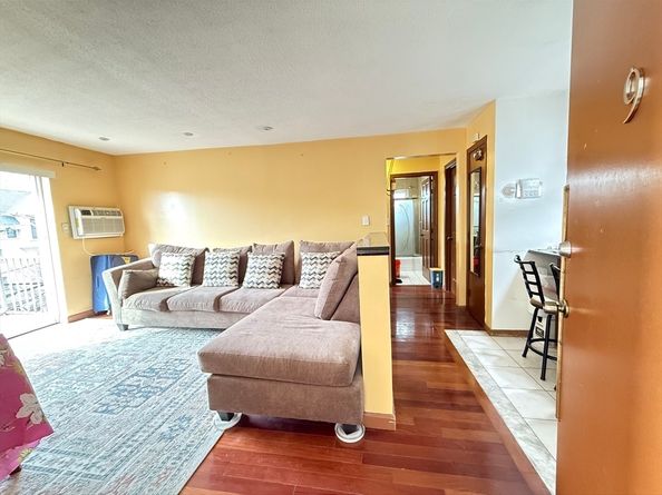 215 Washington Ave 9, Chelsea MA 02150