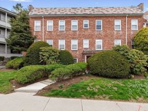 39 Commonwealth Ave 11, Newton MA 02467