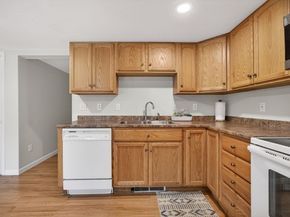 43 Mohawk Dr, Gardner MA 01440