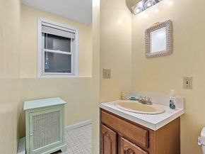 31 Barnard Rd, Worcester MA 01605