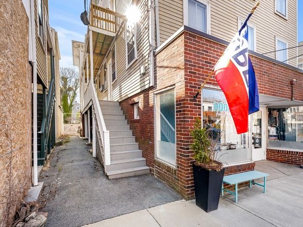 126 Pleasant St, Marblehead MA 01945