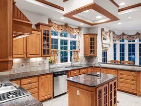 8 Stratford Way, Lincoln MA 01773