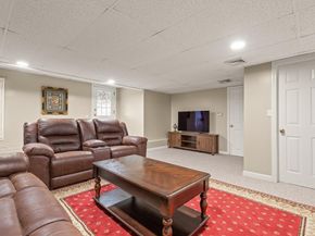 18 Meena Dr, Worcester MA 01603