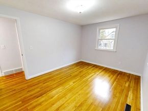 8 Reardon Rd, Hudson MA 01749