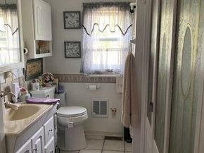 27 A-B Grafton St, Millbury MA 01527