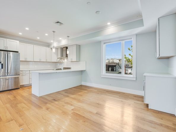 17 Vinton Street 5, Boston MA 02127