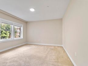 321 Hammond Pond Pkwy 103, Brookline MA 02467