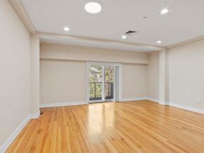 321 Hammond Pond Pkwy 103, Brookline MA 02467