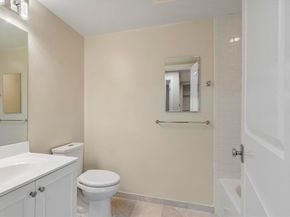 321 Hammond Pond Pkwy 103, Brookline MA 02467