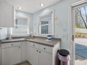 22 Mcrayne Hill Rd, Billerica MA 01821