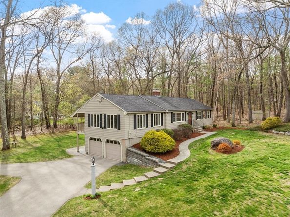 19 Hitchin Post Rd, Chelmsford MA 01824