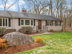 19 Hitchin Post Rd, Chelmsford MA 01824