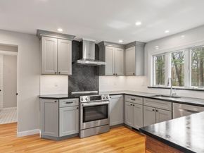 19 Hitchin Post Rd, Chelmsford MA 01824