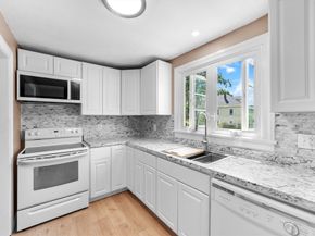 9 Dervin Pl, Clinton MA 01510