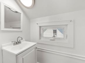 9 Dervin Pl, Clinton MA 01510