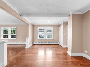 9 Dervin Pl, Clinton MA 01510