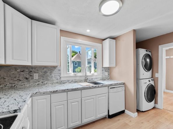 9 Dervin Pl, Clinton MA 01510