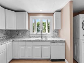 9 Dervin Pl, Clinton MA 01510