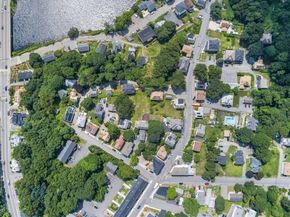 9 Dervin Pl, Clinton MA 01510