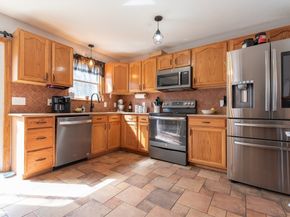 1 Lorraine Ln, Millville MA 01529