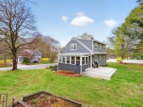 58 School St, Groveland MA 01834