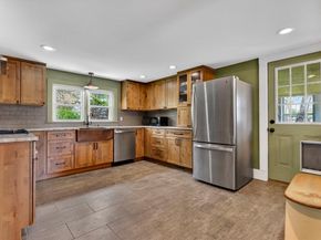 58 School St, Groveland MA 01834