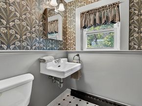 58 School St, Groveland MA 01834