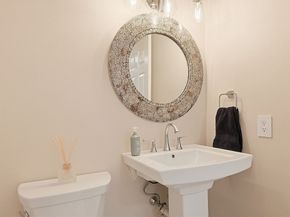 8 Weyman Ln, Sharon MA 02067