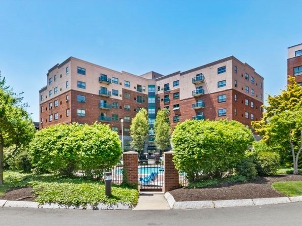 175 Cottage St 710, Chelsea MA 02150