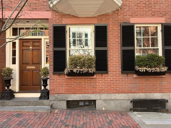 52 Pinckney St, Boston MA 02114