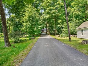 33 Lincoln St, Medway MA 02053